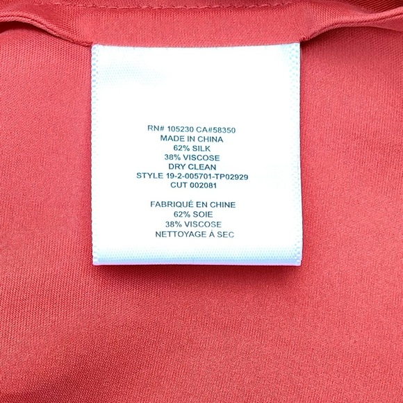 Equipment Femme Blouse, Silk Blend, Short Sleeves, Pleated Details, Size Medium - Picture 6 of 7